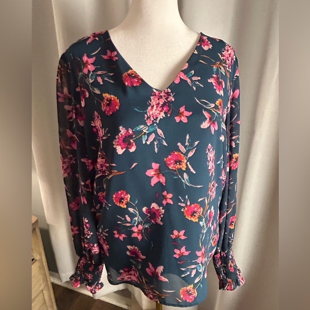 Cece Blouse in green and floral print EUC